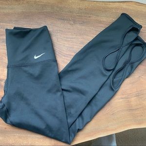 NWT Nike Women 7/8 Yoga tights